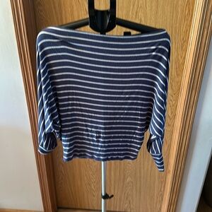 Blooms in the  city blue and white top size Medium